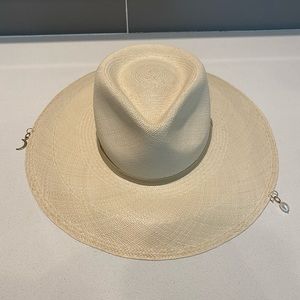 Wide brim straw hat